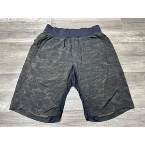 Lululemon THE‎ Linerless Shorts Men's Sz M Olive Green Black Camo Athletic 11.5"